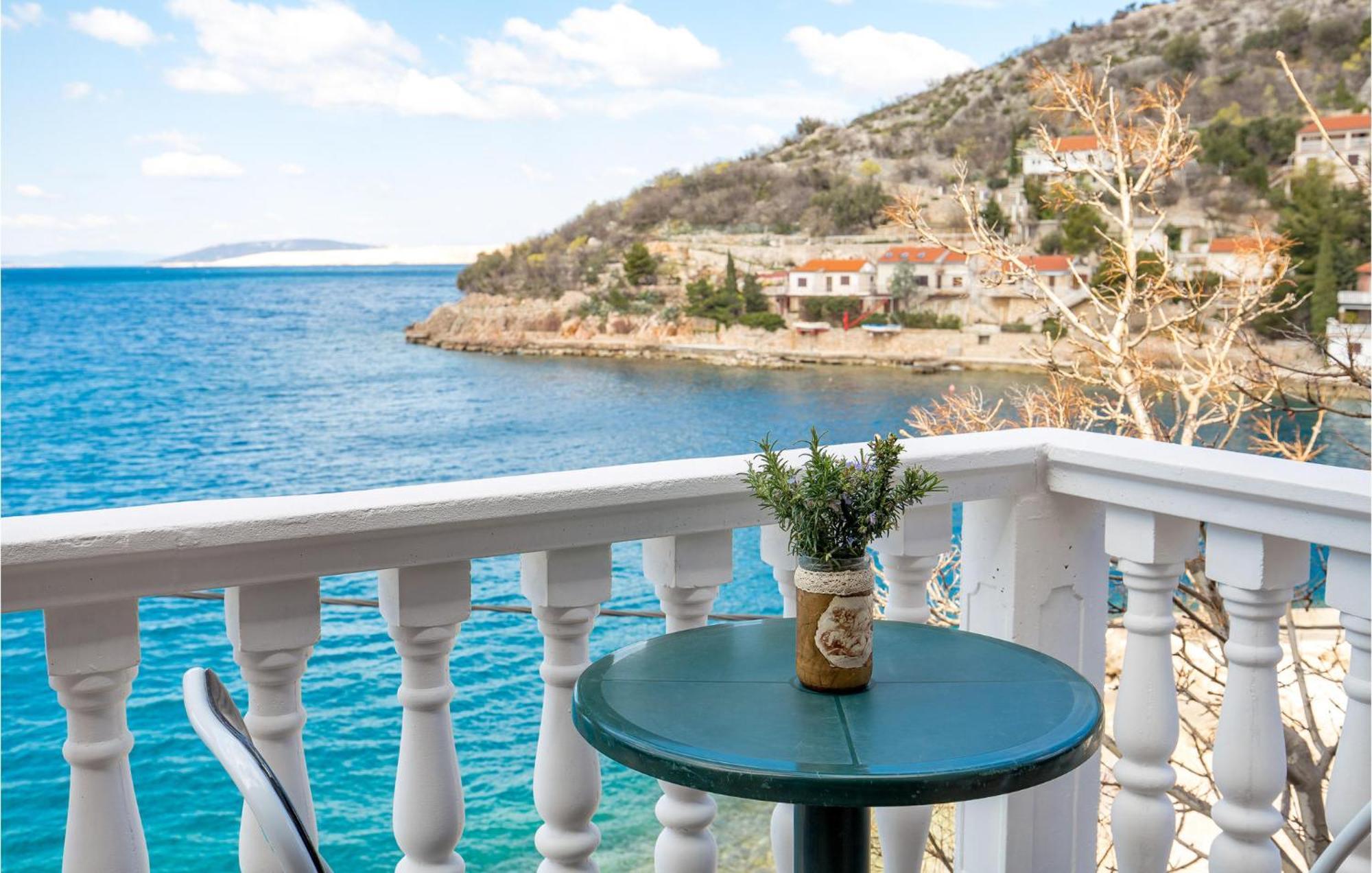 Cozy Apartment In Starigrad With House Sea View المظهر الخارجي الصورة